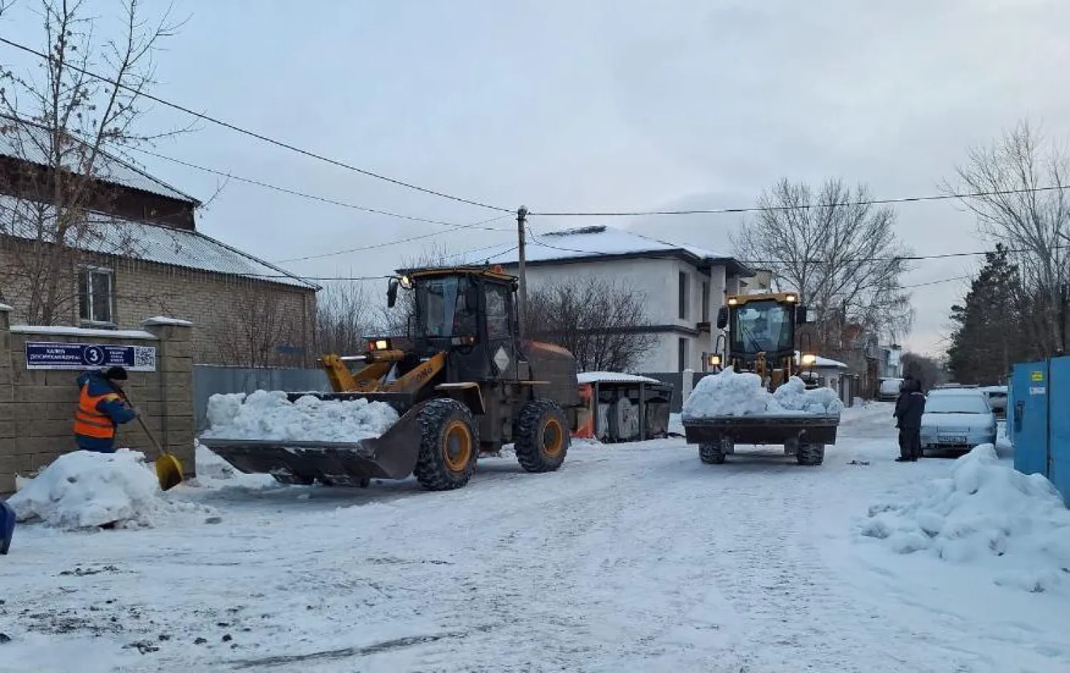 В столице в уборке снега задействовано порядка 200 дорожных рабочих