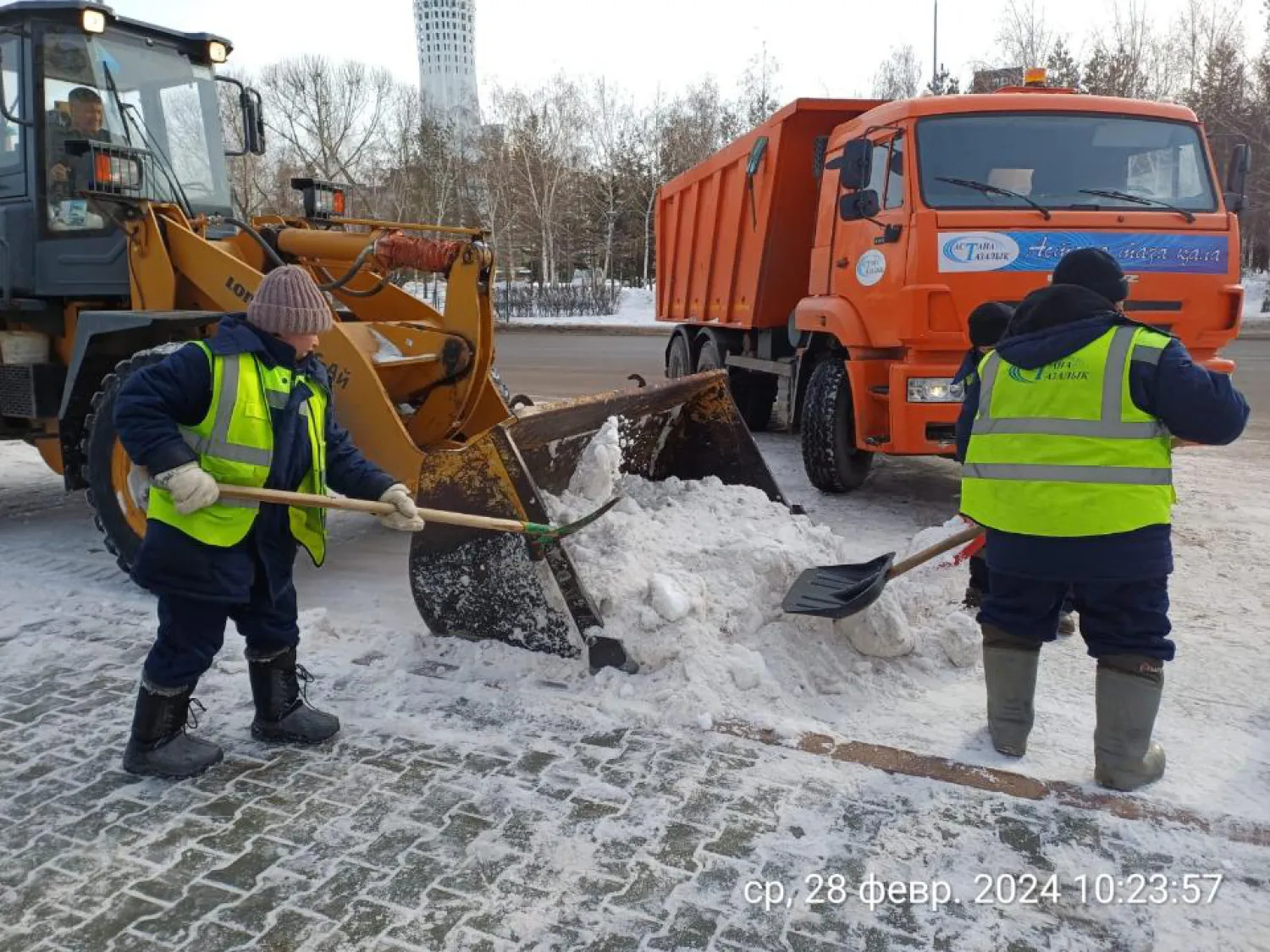 Более 2,4 тыс. дорожных рабочих задействовано в снегоуборке