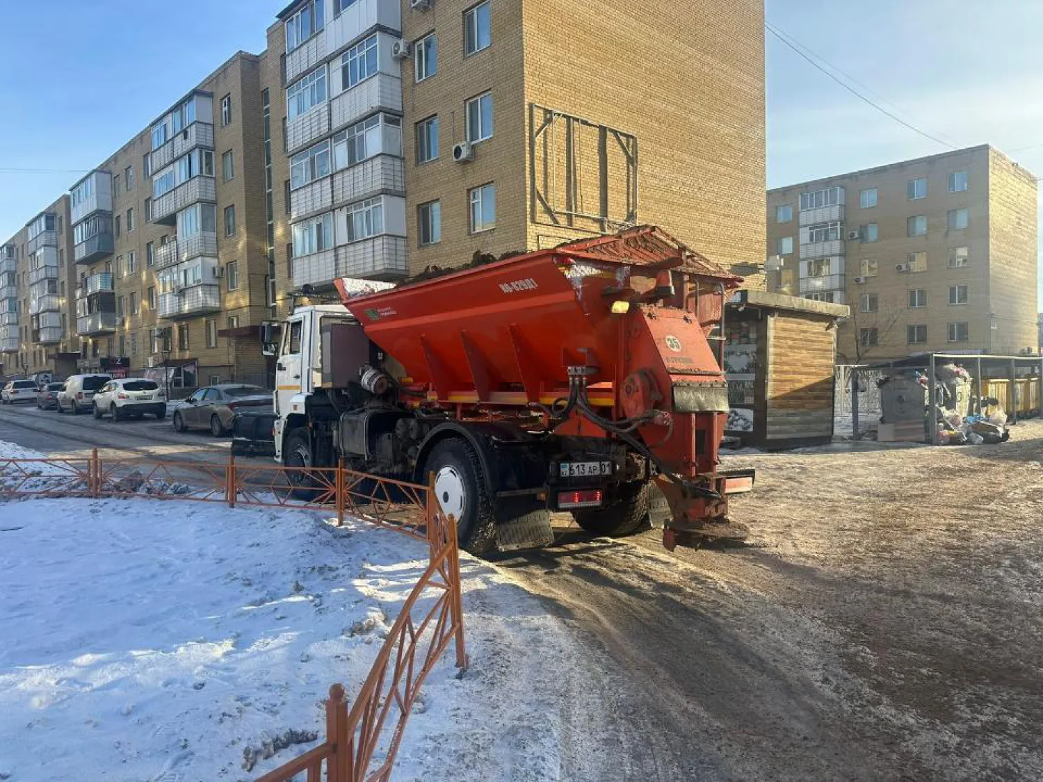 На обработку дорог и тротуаров столицы использовано более 6 тыс. тонн реагентов