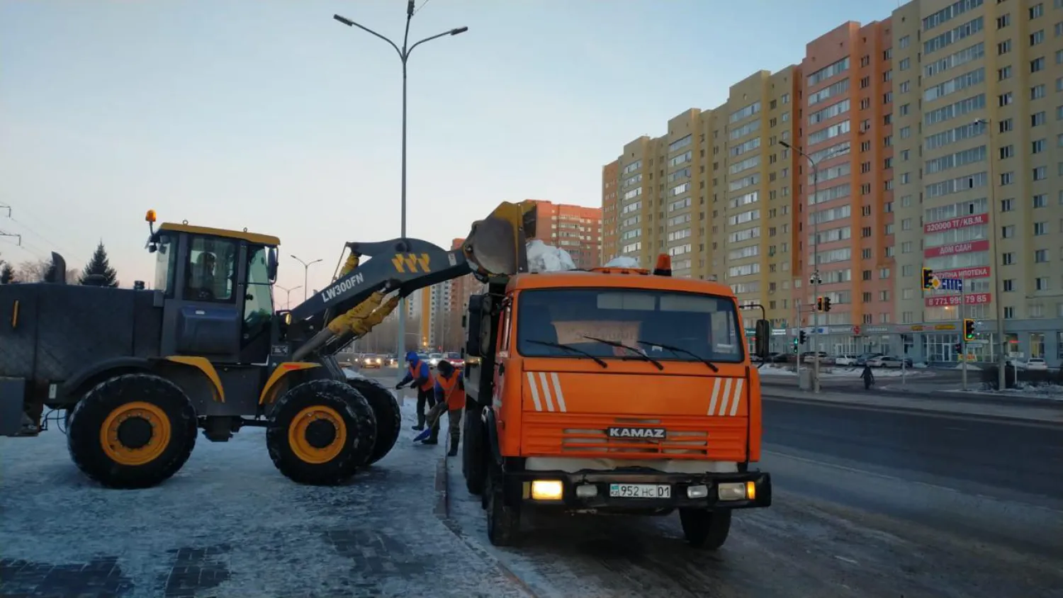 Свыше 2,7 тыс. большегрузов снега вывезено из столицы за ночь