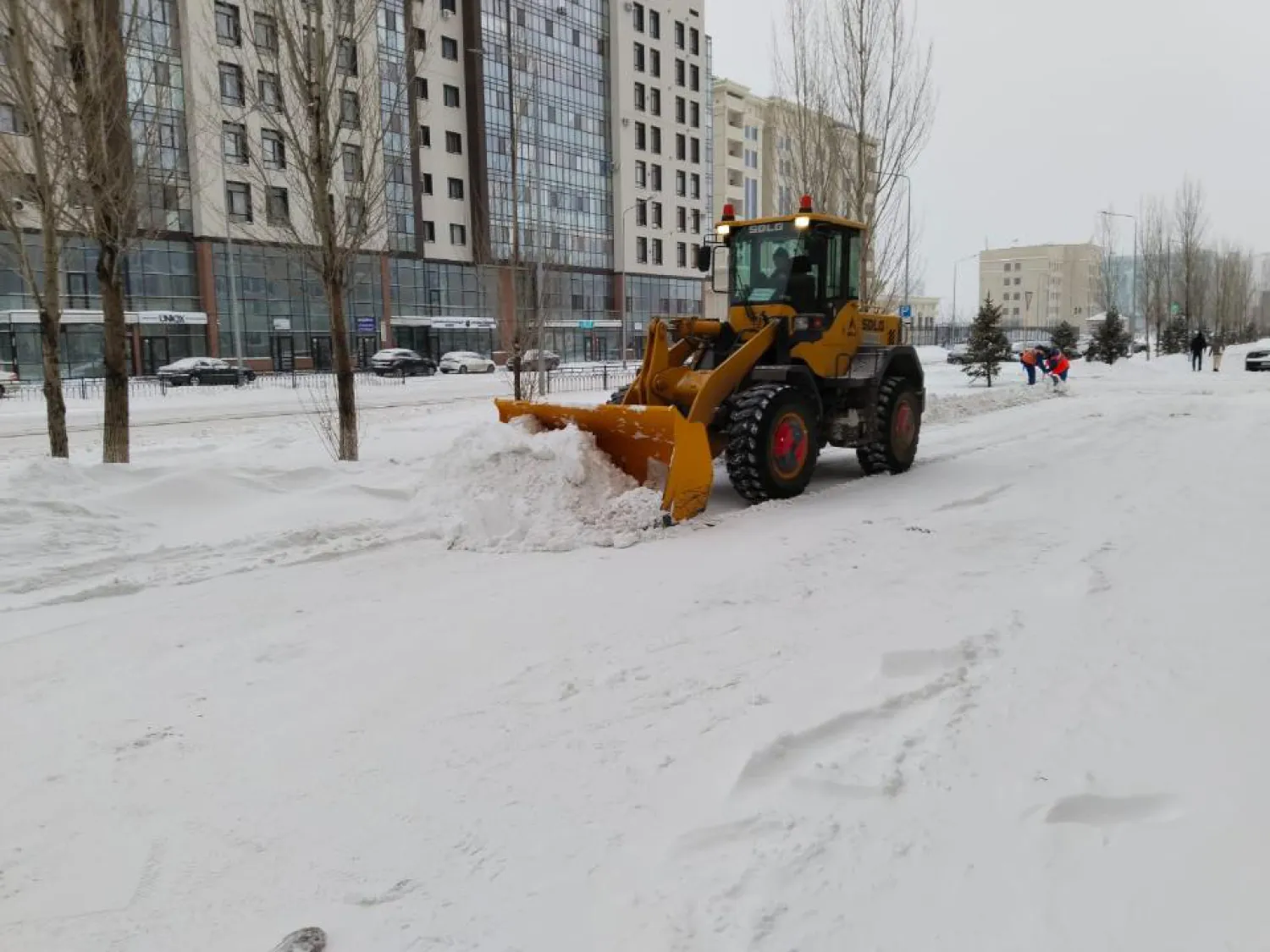 Порядка 2,5 тыс. коммуникальщиков задействовано в снегоуборке