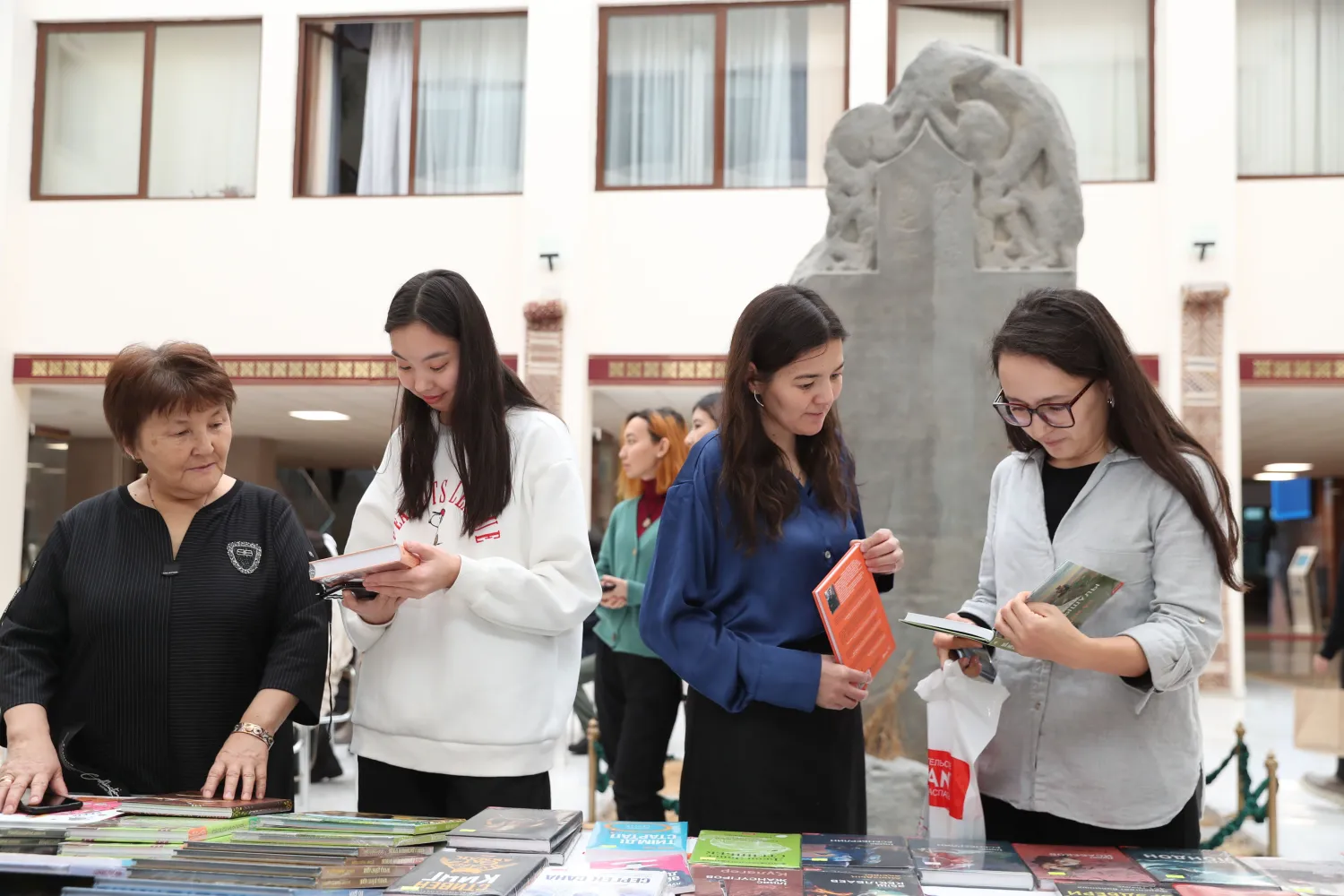 Книжную ярмарку «Bookfest» организовали студенты Астаны