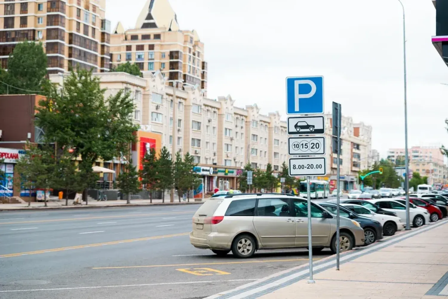 Платные парковки пополнили бюджет города на 201 млн тенге