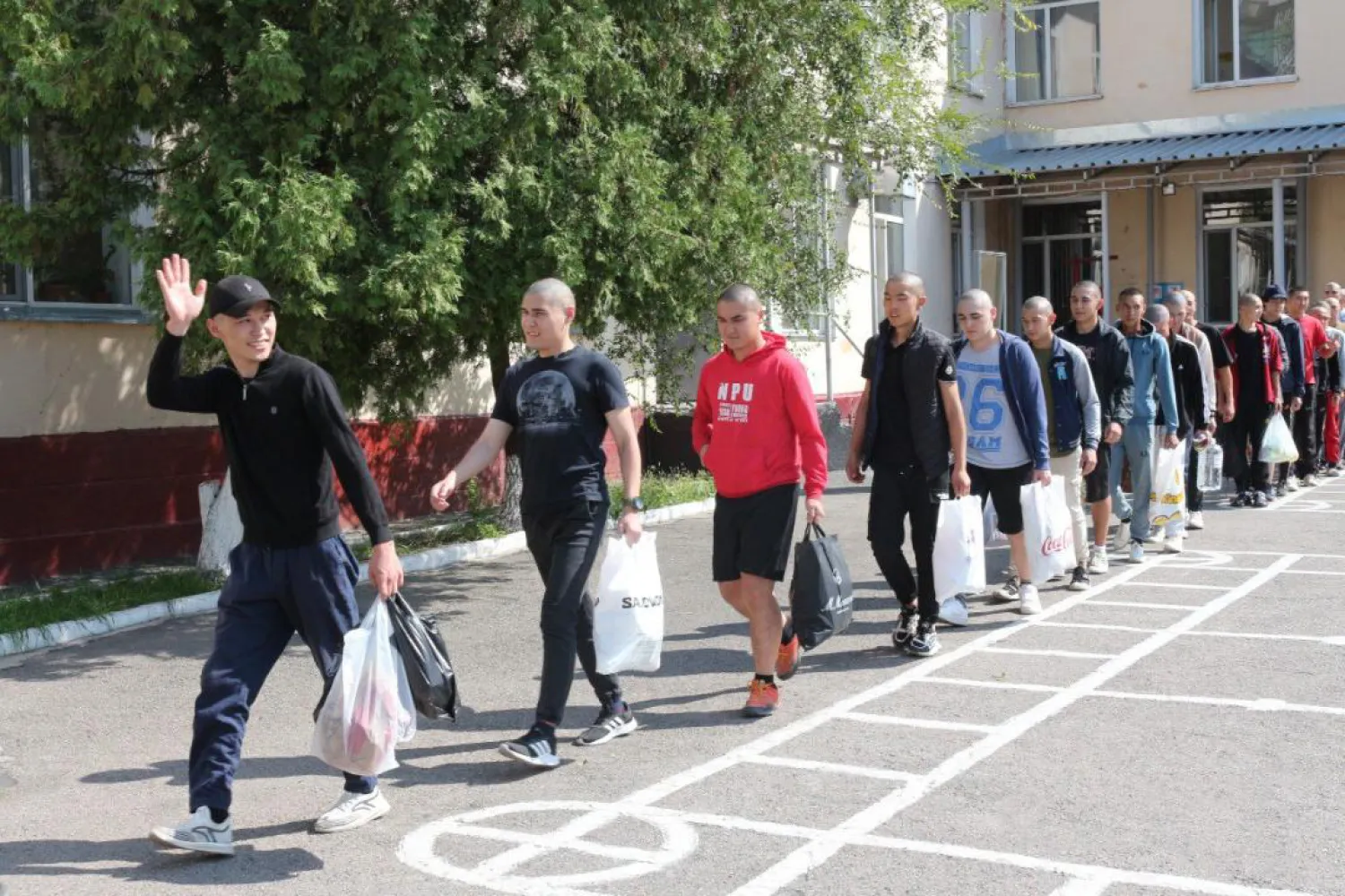 Столичные призывники отправились служить на границу