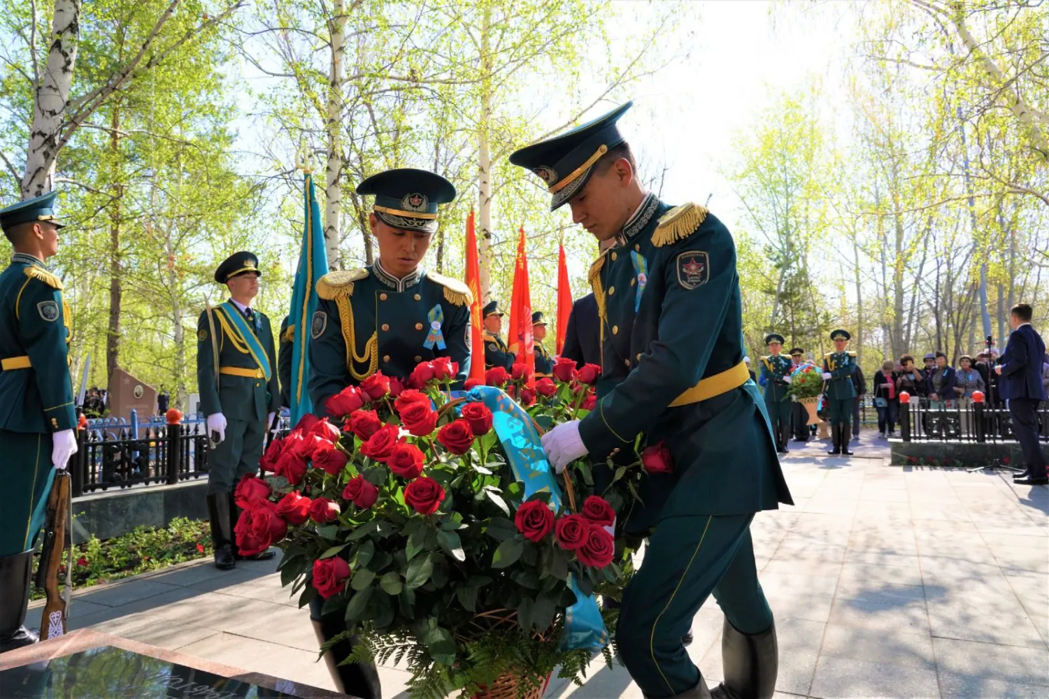 В Астане почтили память солдат, погибших в годы Второй мировой войны (ФОТО)