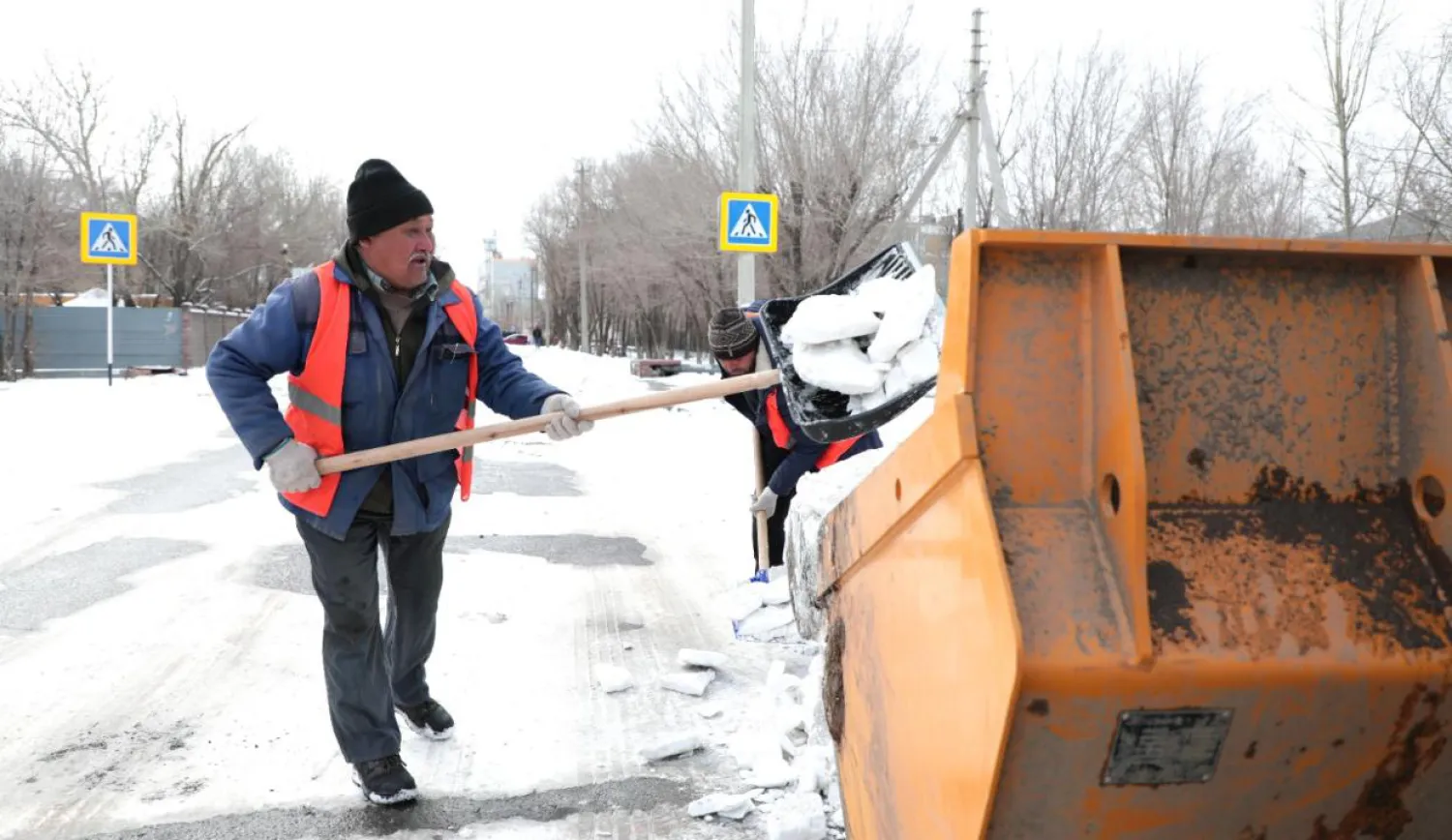 Как ликвидируют последствия снегопада в Астане (ФОТО)