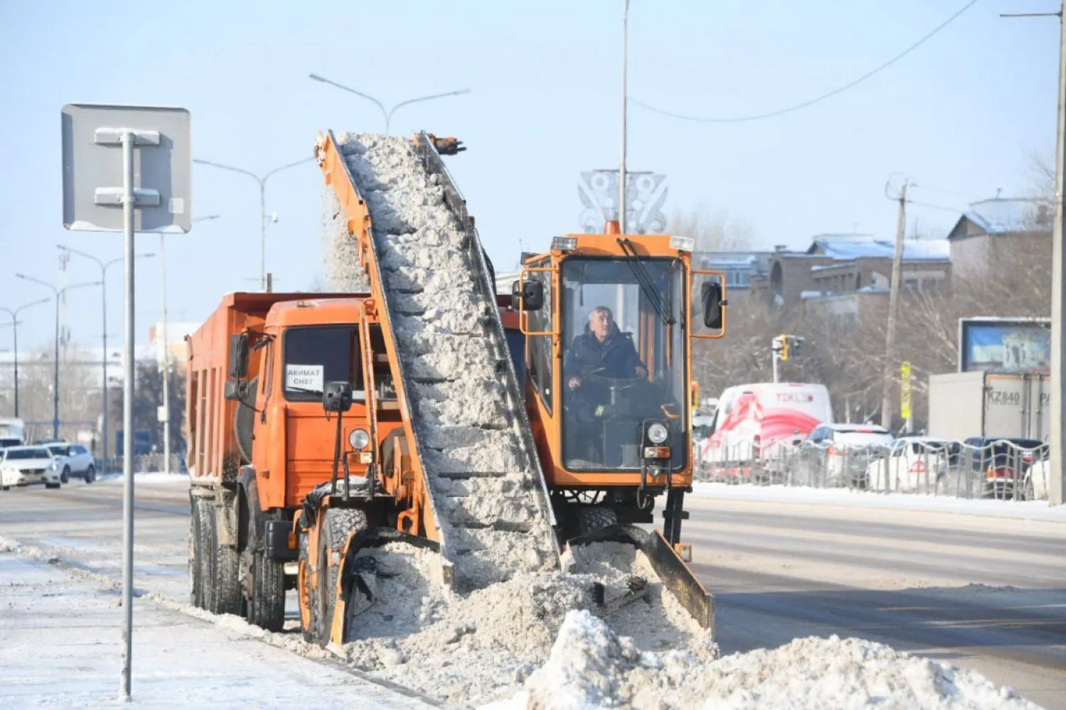 Минувшей ночью из столицы вывезли 9,4 тыс. кубометров снега