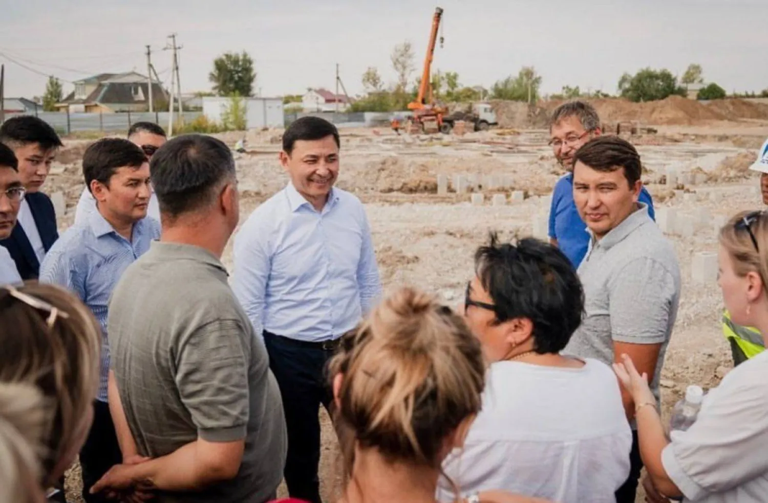 Алтай Кульгинов посетил жилые массивы столицы
