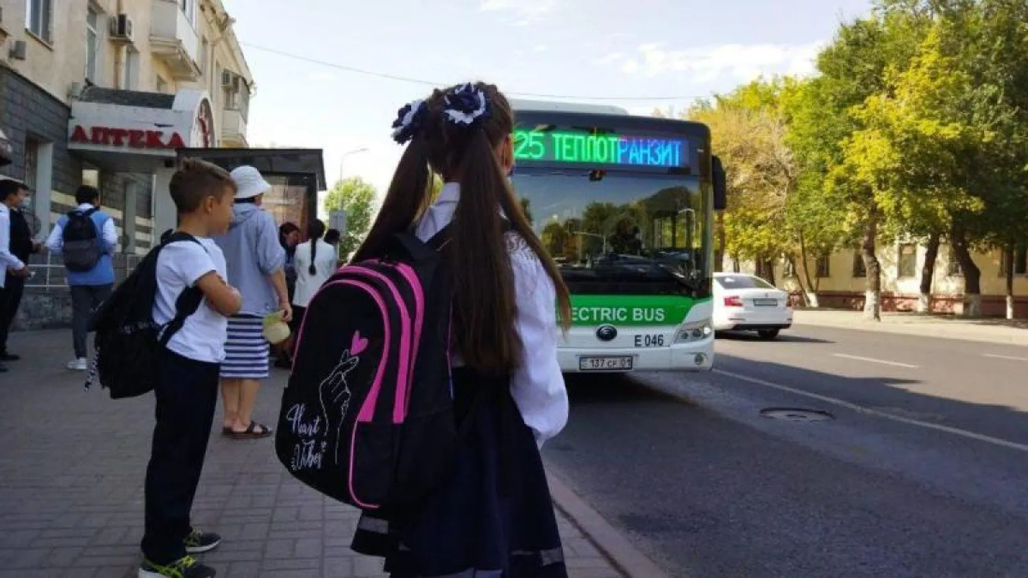 Транспортную карту школьники столицы могут получить и в праздничные дни