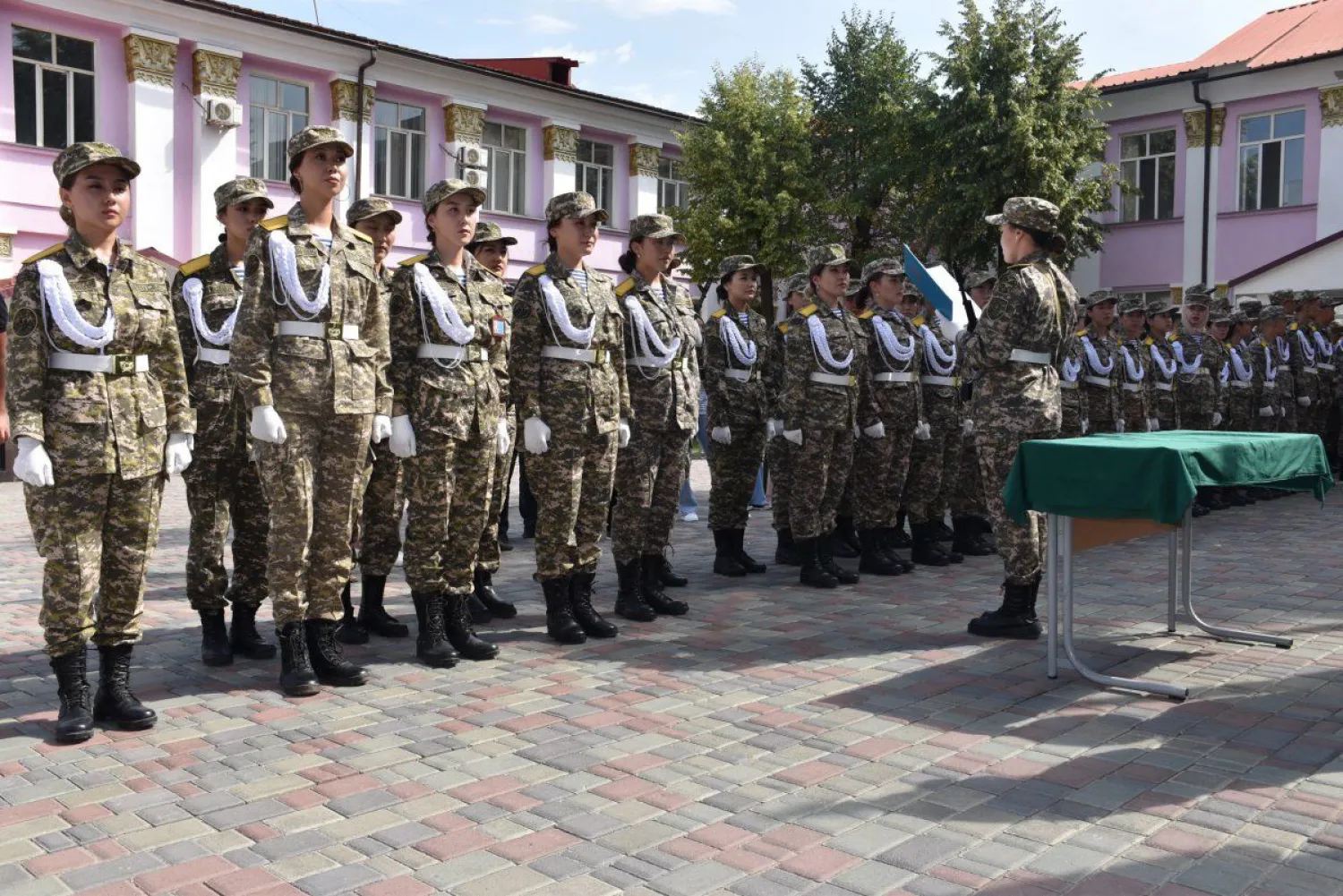 В Алматы военную присягу приняли будущие врачи