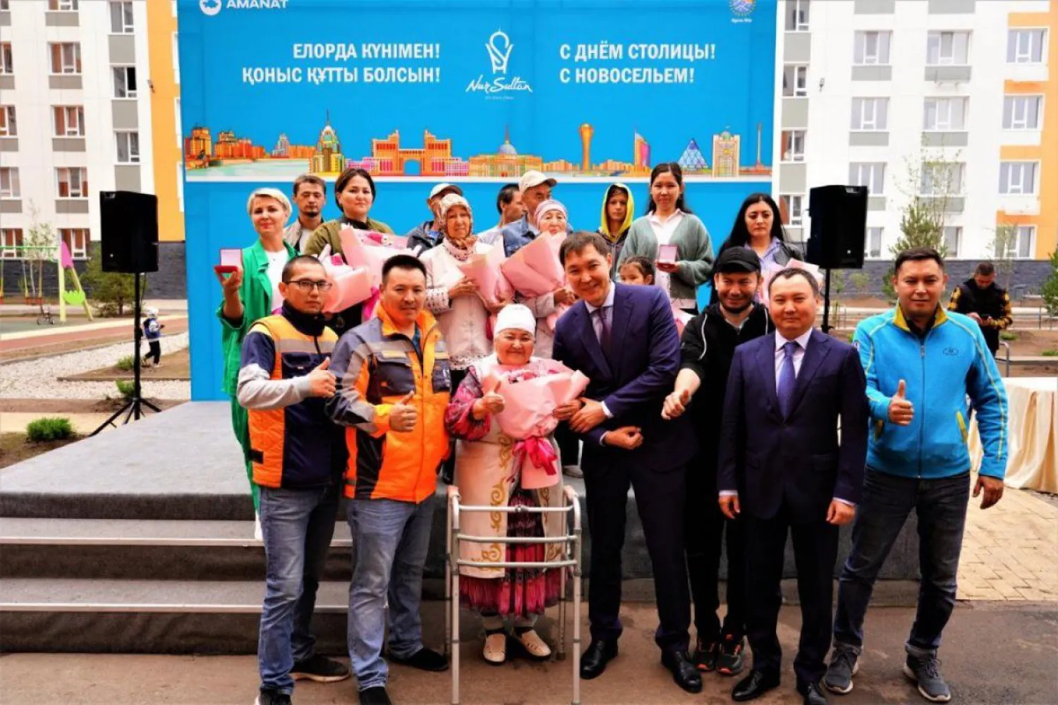 Более 300 очередников получили долгожданные ключи от квартир в Нур-Султане