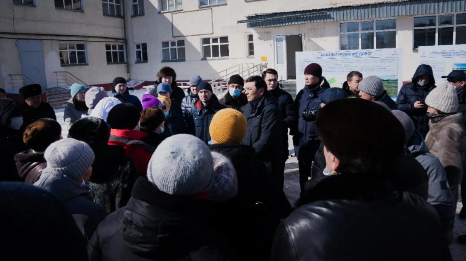 Электричество, поликлиника, освещение: решения каких вопросов просили у акима жители Железнодорожного