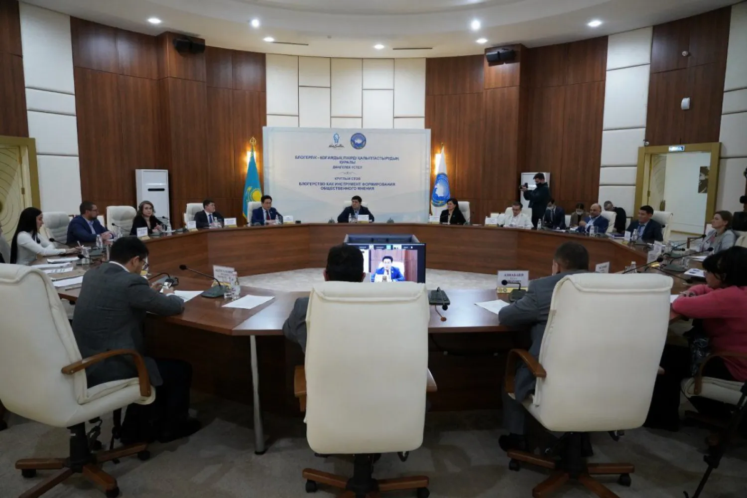 В Нур-Султане обсудили влияние блогеров на общественное мнение