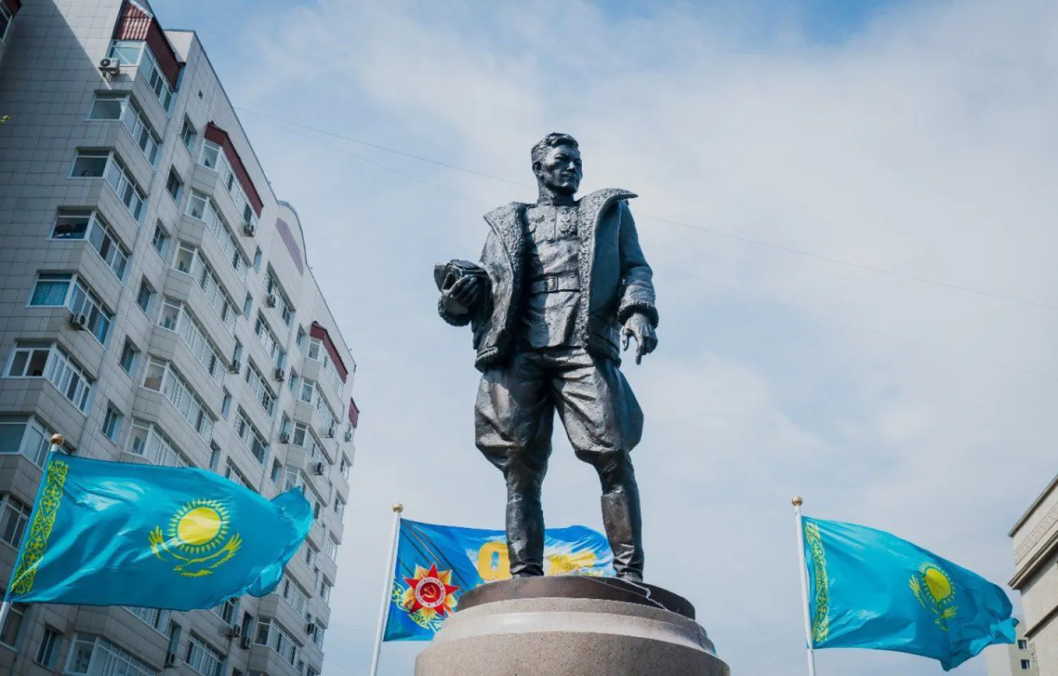 Коллекцию памятников выдающимся деятелям установили в Нур-Султане