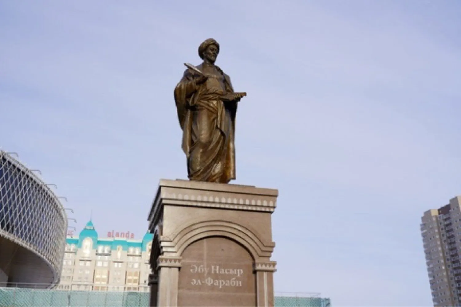 В столице состоялось торжественное открытие памятника Абу Насыру аль-Фараби