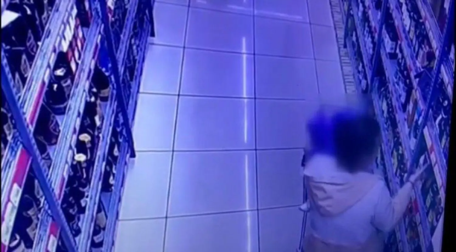 Астанчанка прикрываясь ребенком, вынесла виски из супермаркета