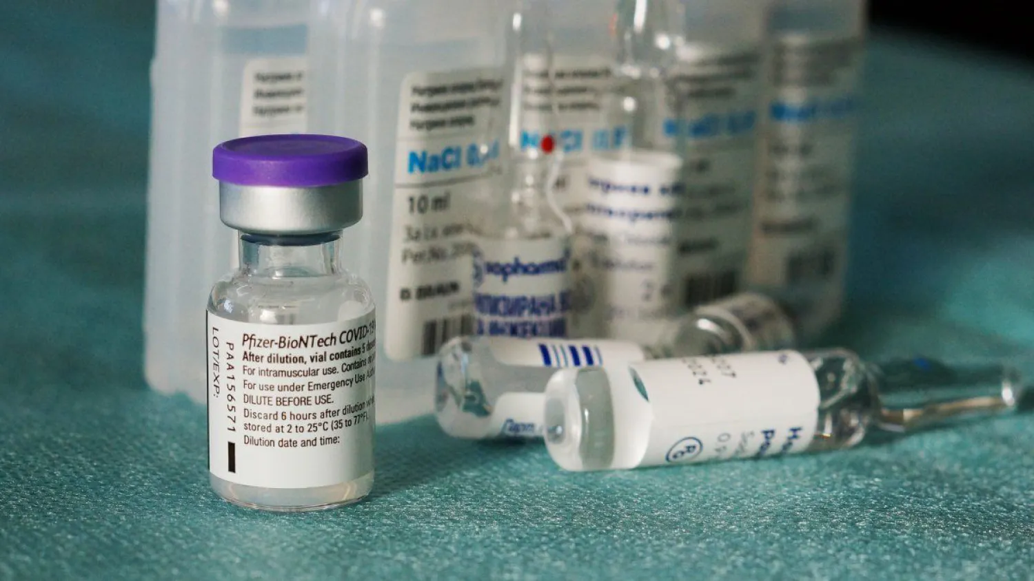 Вакцину Pfizer окончательно одобрили в США