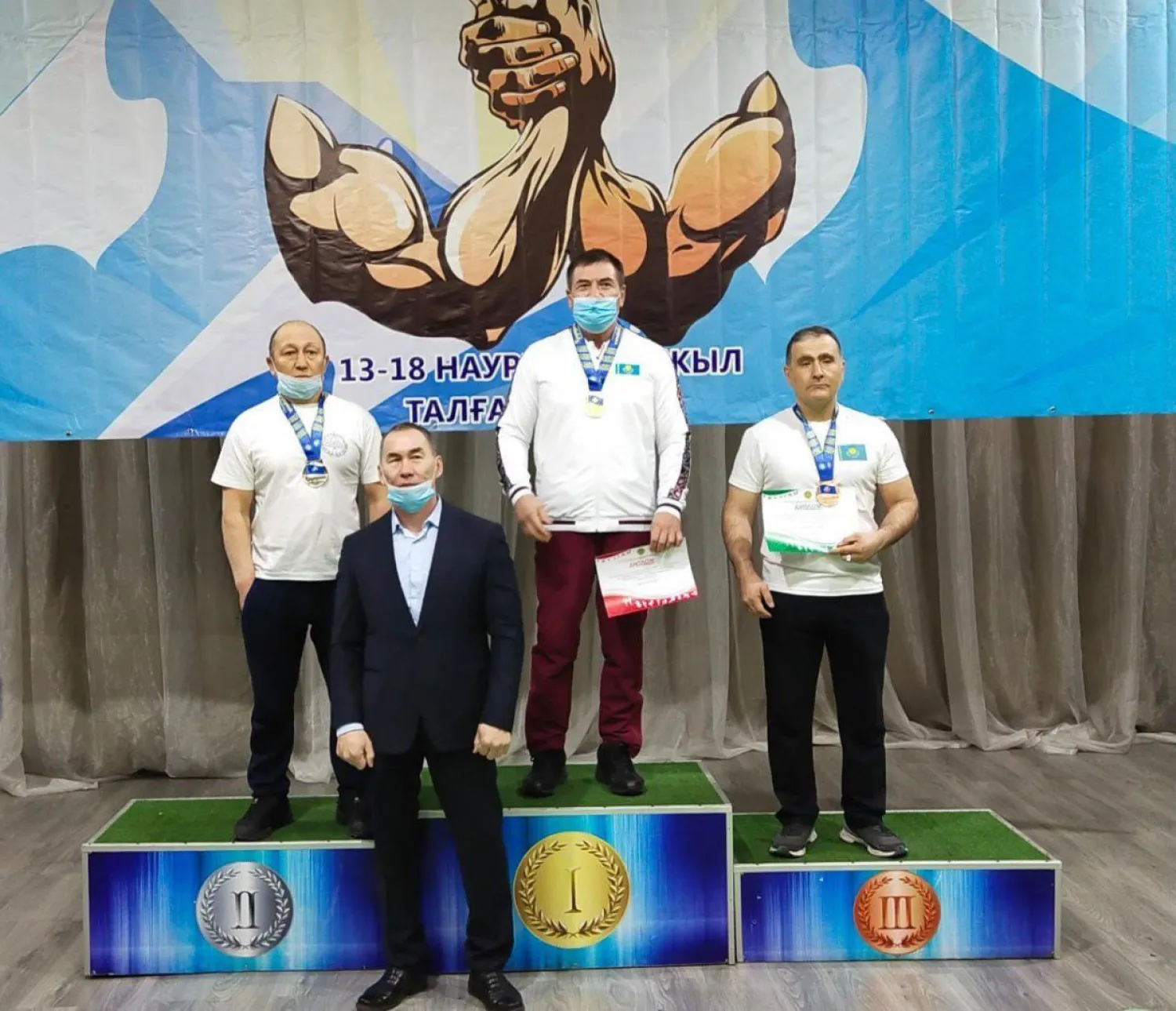 Столичные параспортсмены завоевали золото и серебро на чемпионате РК по армрестлингу
