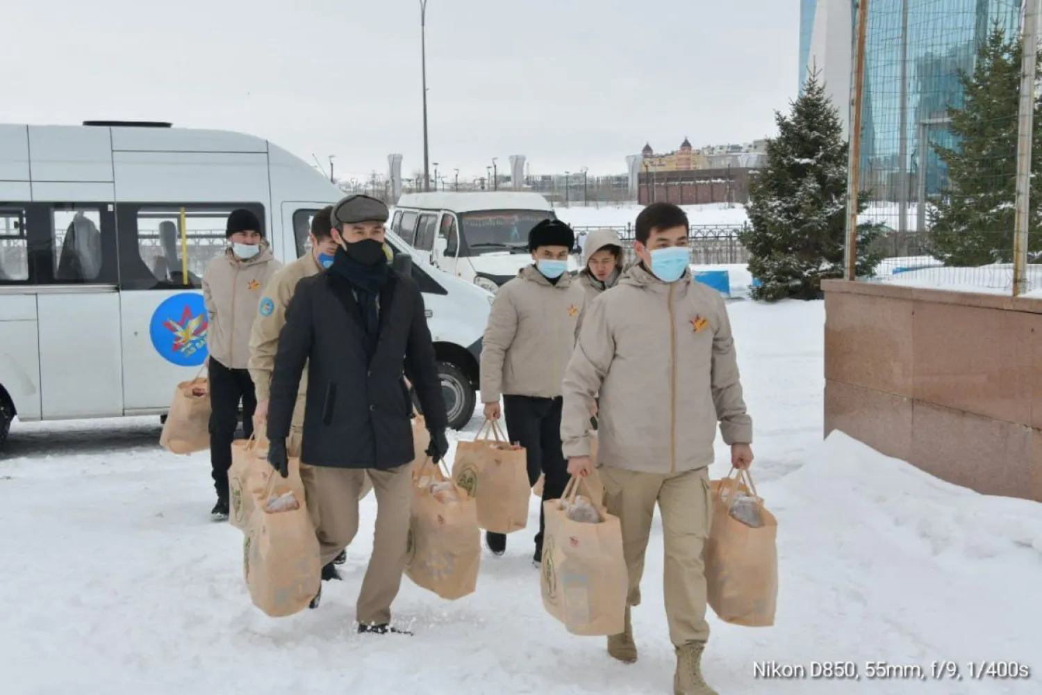 Жассарбазовцы вручили продуктовые корзины малообеспеченным семьям