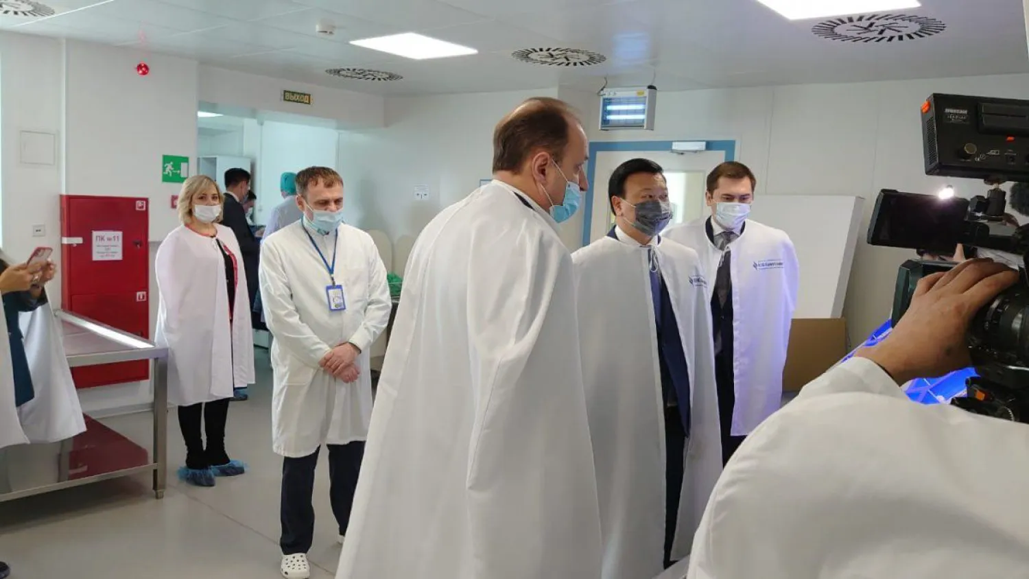 Алексей Цой проинспектировал промышленный запуск вакцины "Спутник V"