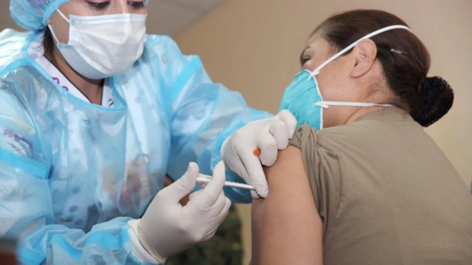Свыше 13 тысяч человек получили вакцину от КВИ в Казахстане