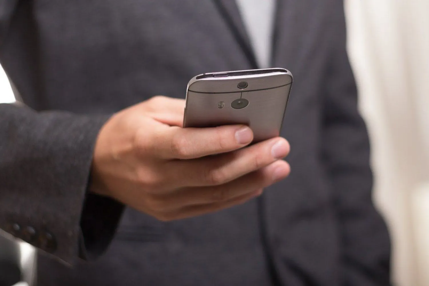 Казахстанцы будут получать SMS об истечении сроков документов