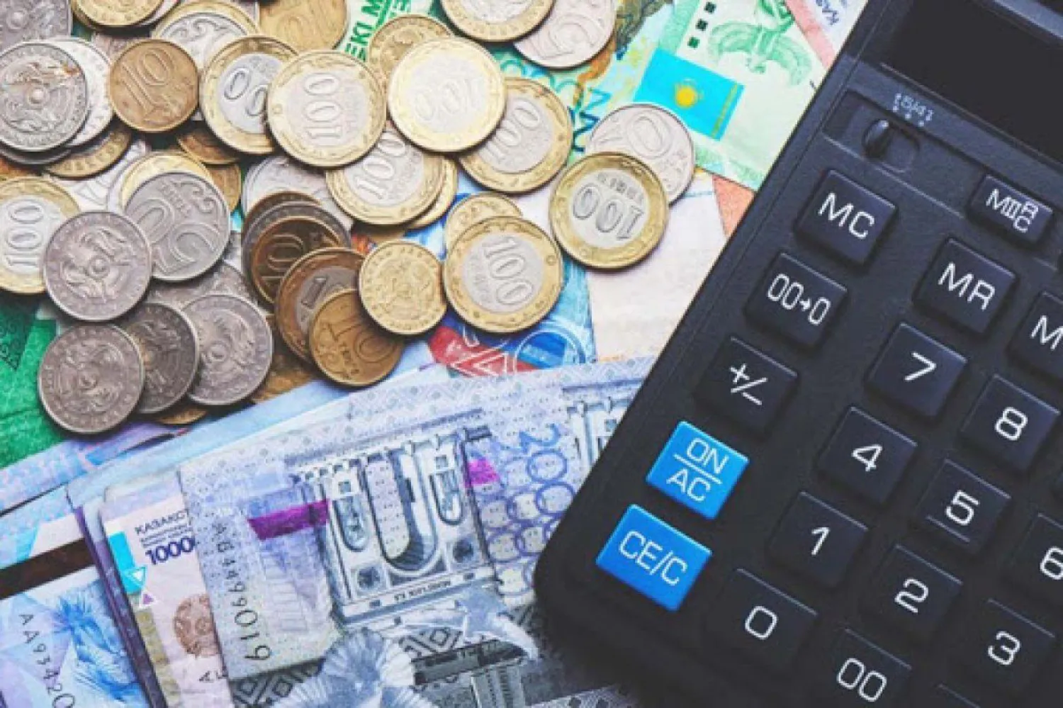 Более 70 тыс человек получили выплаты в связи с потерей работы
