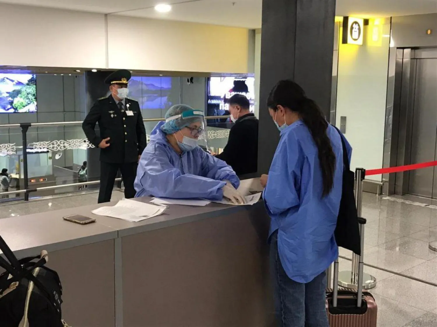 150 пассажиров прилетевших в Нур-Султан госпитализировали в стационары