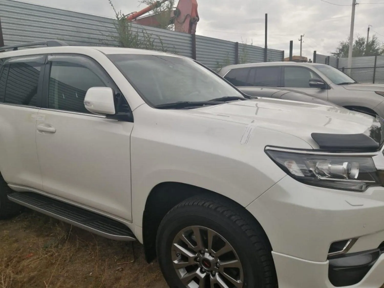В Нур-Султане у должника по алиментам изъяли автомобиль Toyota Land Cruiser Prado