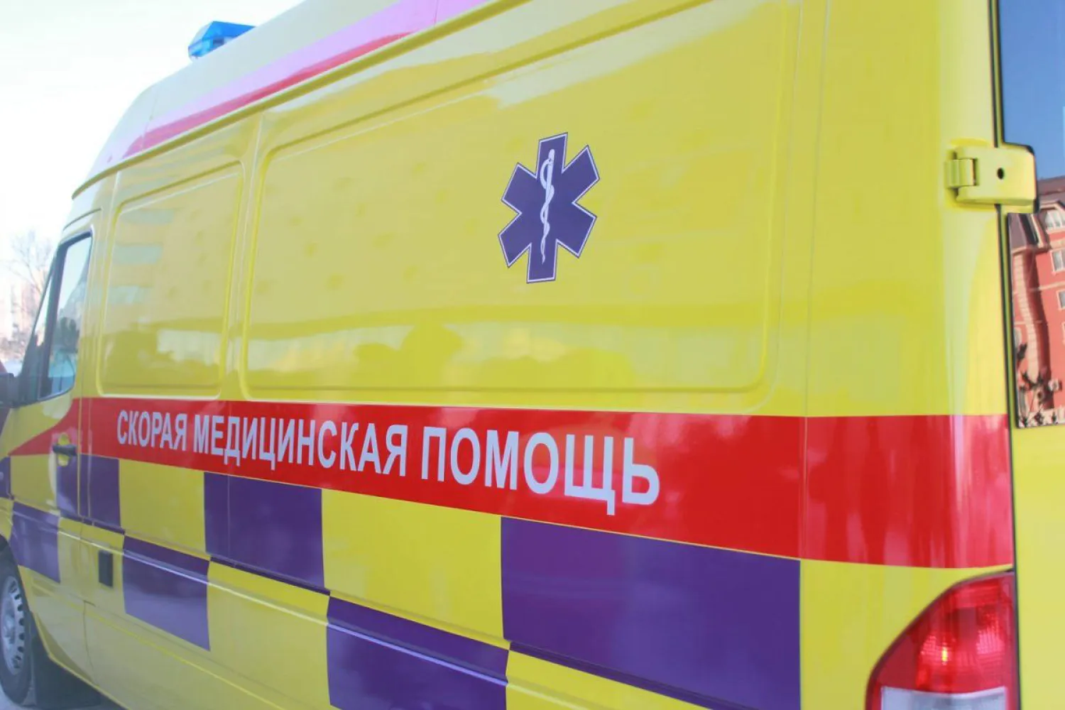 Более 700 человек обратились в службу скорой помощи с подозрением на КВИ