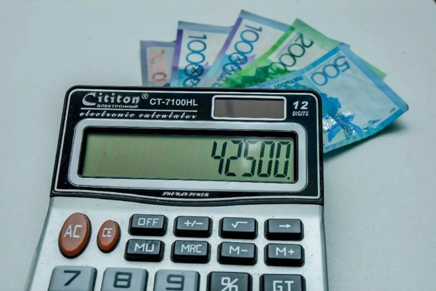 Порядка 2,2 млн казахстанцев получили единовременную выплату «42 500 тенге»