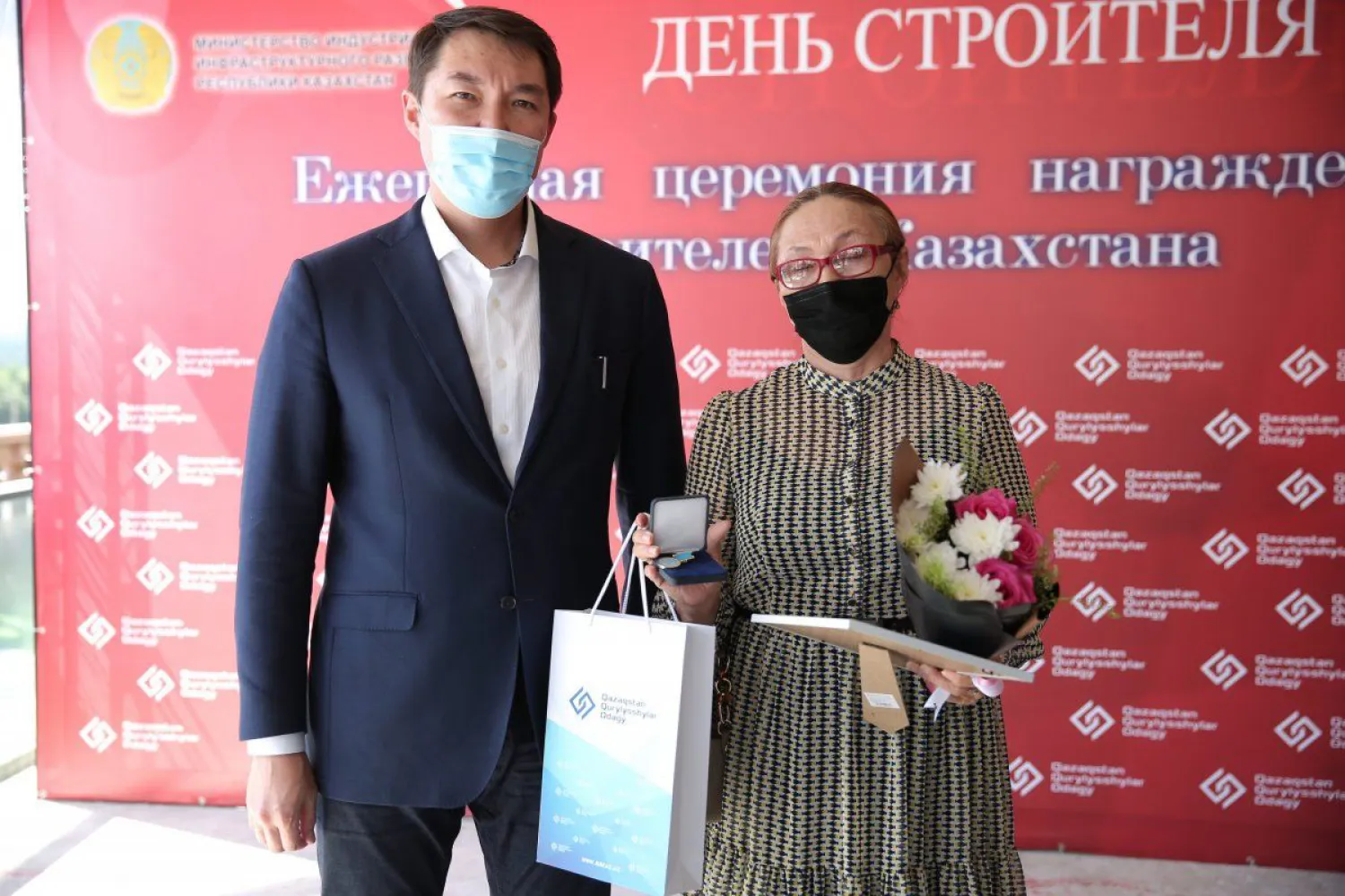 В столице наградили лучших строителей накануне профессионального праздника