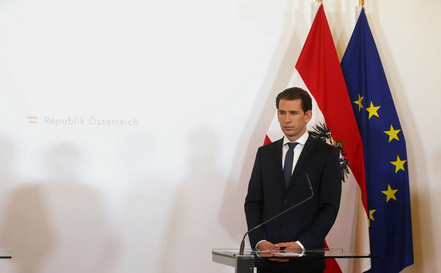 Власти Австрии вернули масочный режим в страну