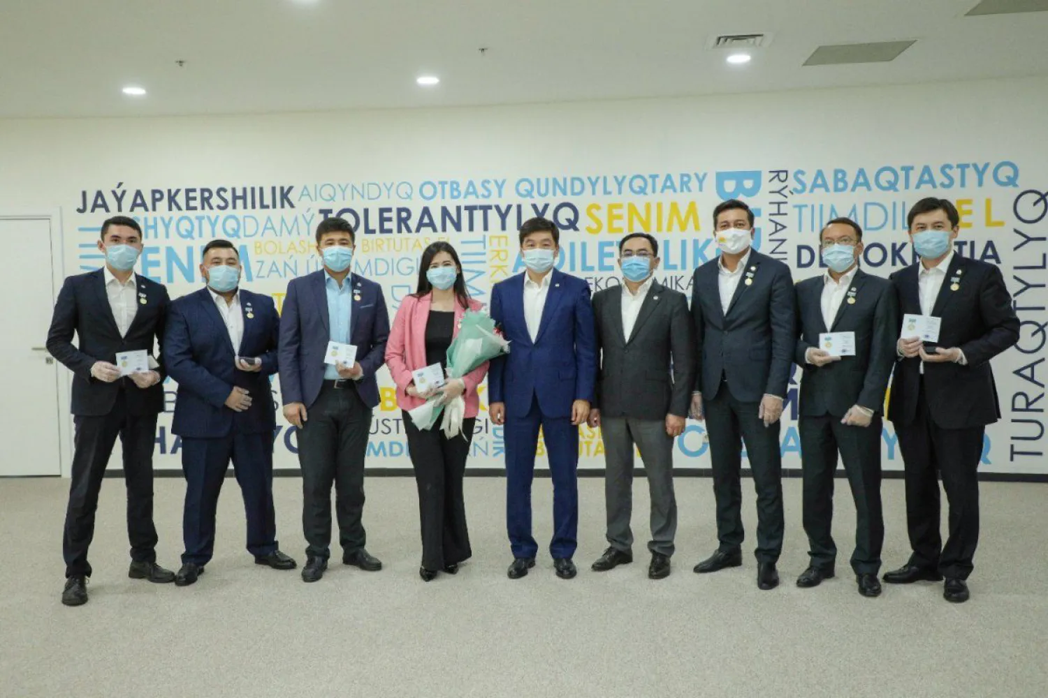 Волонтеров #BizBirgemiz наградили медалью «Халық алғысы»