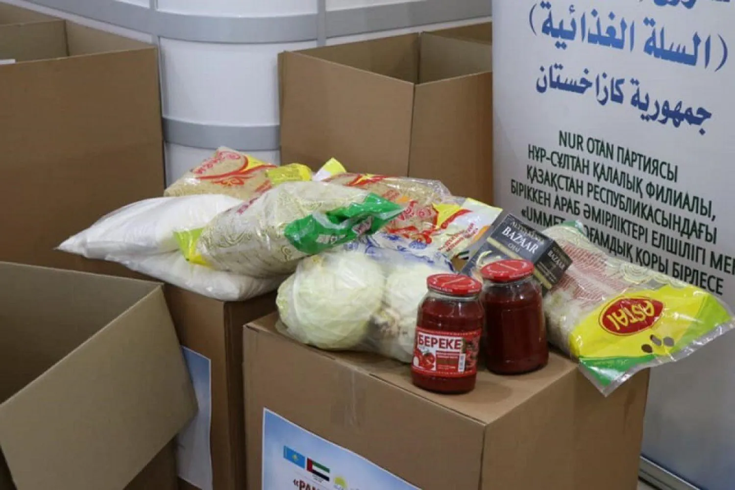 «Nur Otan» совместно с Посольством ОАЭ в Казахстане собрали продуктовые наборы для 80 столичных семей