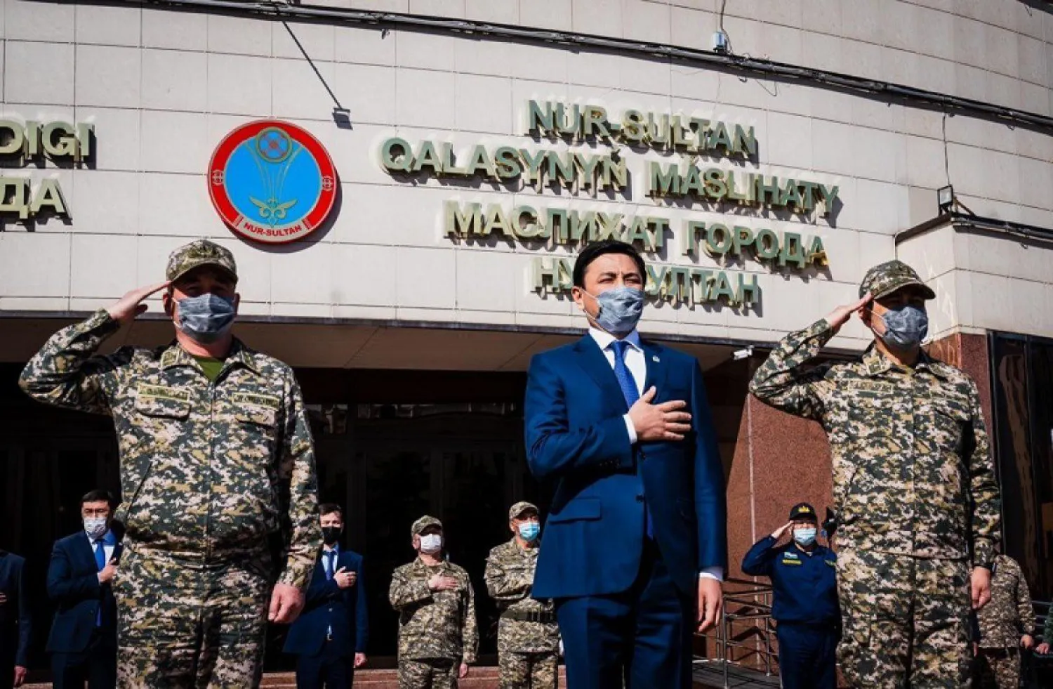 Алтай Кульгинов поздравил столичных призывников с Днем защитника Отечества и вручил награды