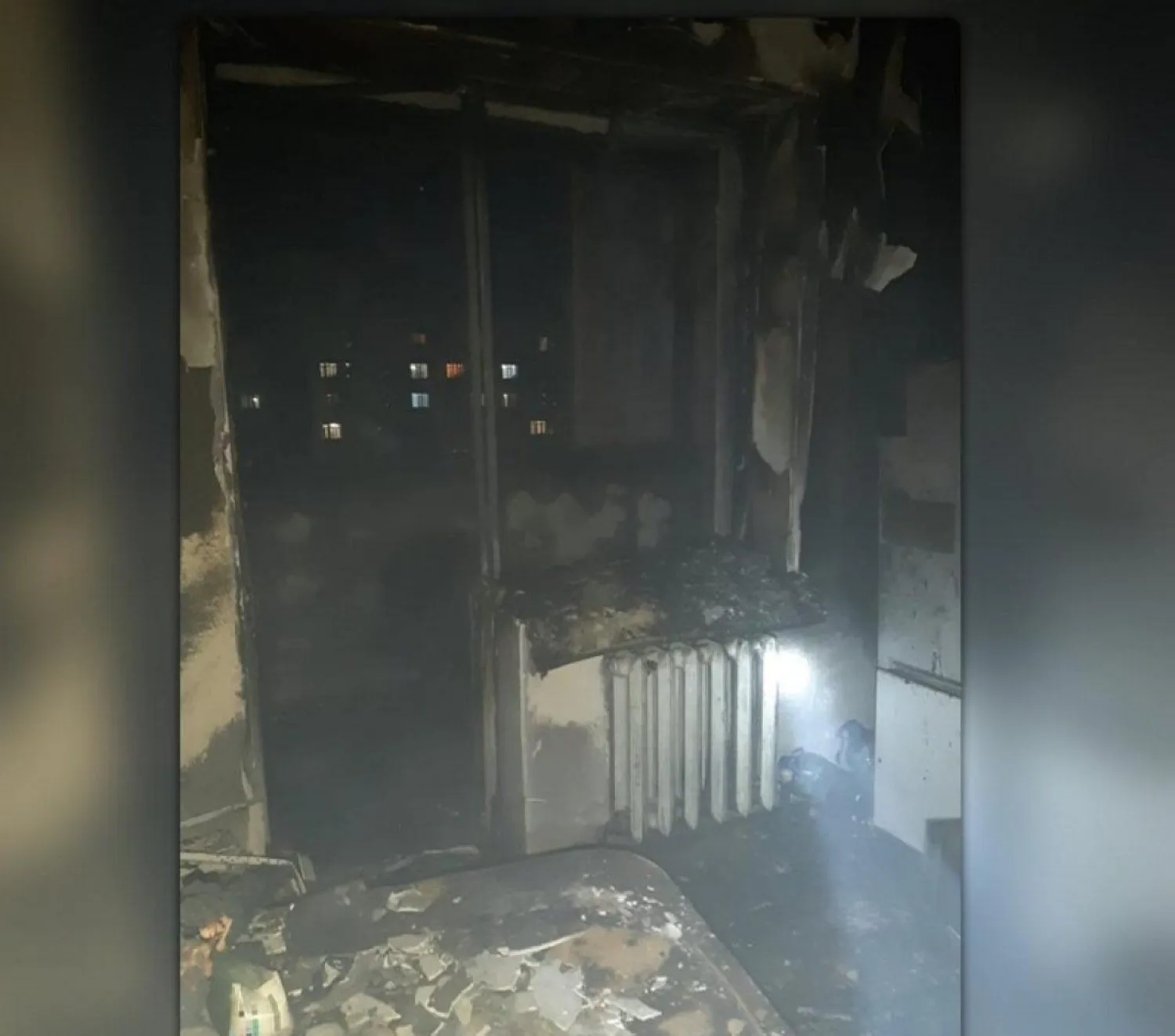 В столичном жилом комплексе загорелся балкон