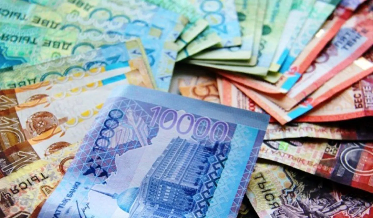 Каков механизм выплаты надбавок медикам, борющимся в КВИ?