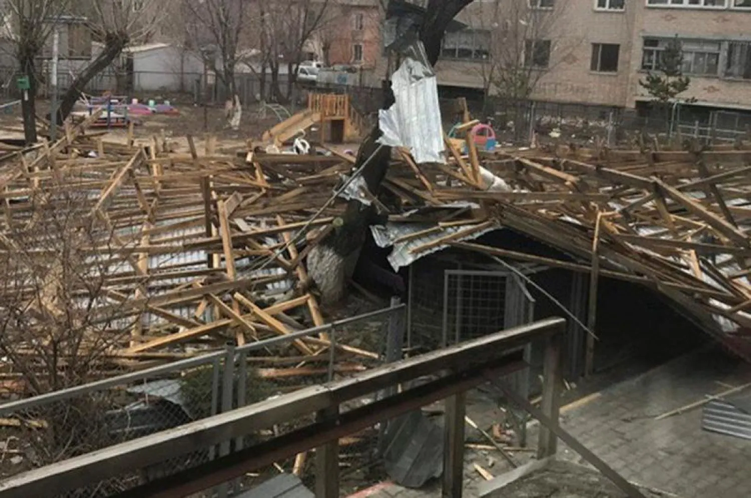Два казахстанца погибли в результате срыва кровли