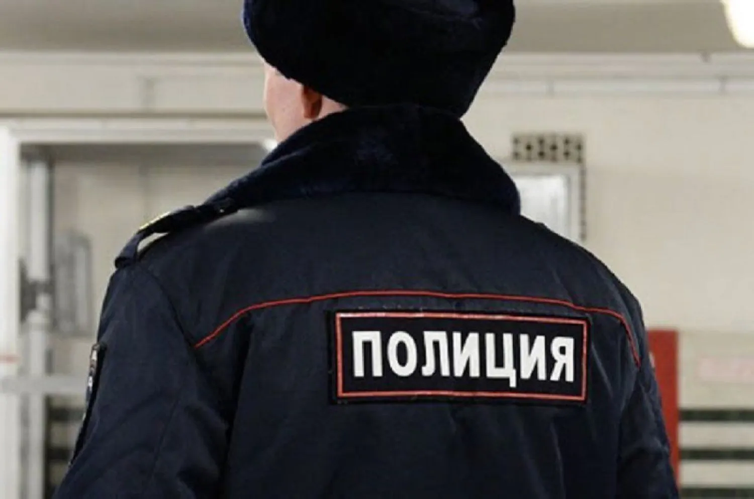Полицейские ведут круглосуточное дежурство у подъездов, закрытых на карантин
