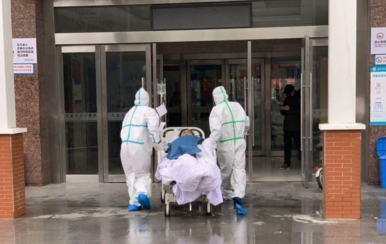 Большинство жителей должны переболеть — эксперт