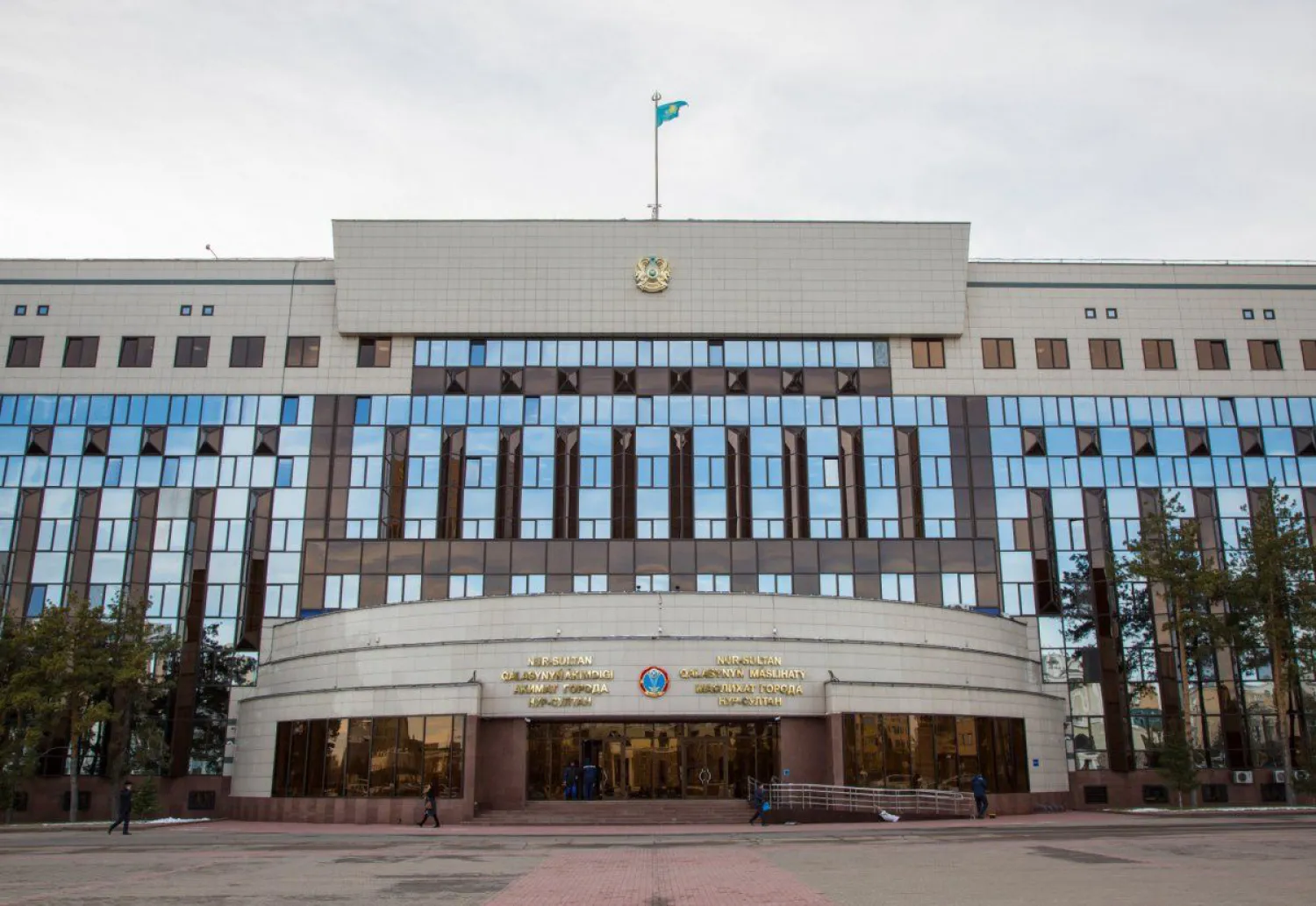 Cотрудники столичного акимата перечислили однодневную зарплату на борьбу с коронавирусом