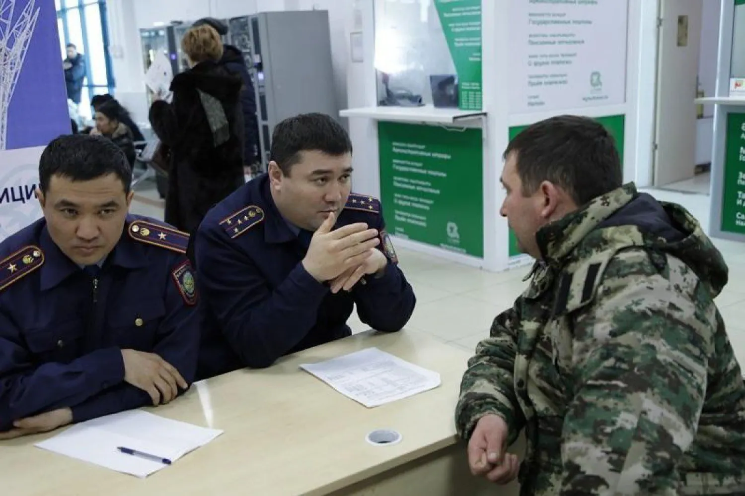 Столичные полицейские проводят акцию «Приемная на дороге»