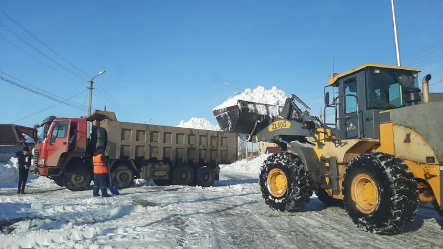 Свыше 2 600 грузовиков снега вывезли из столицы за ночь