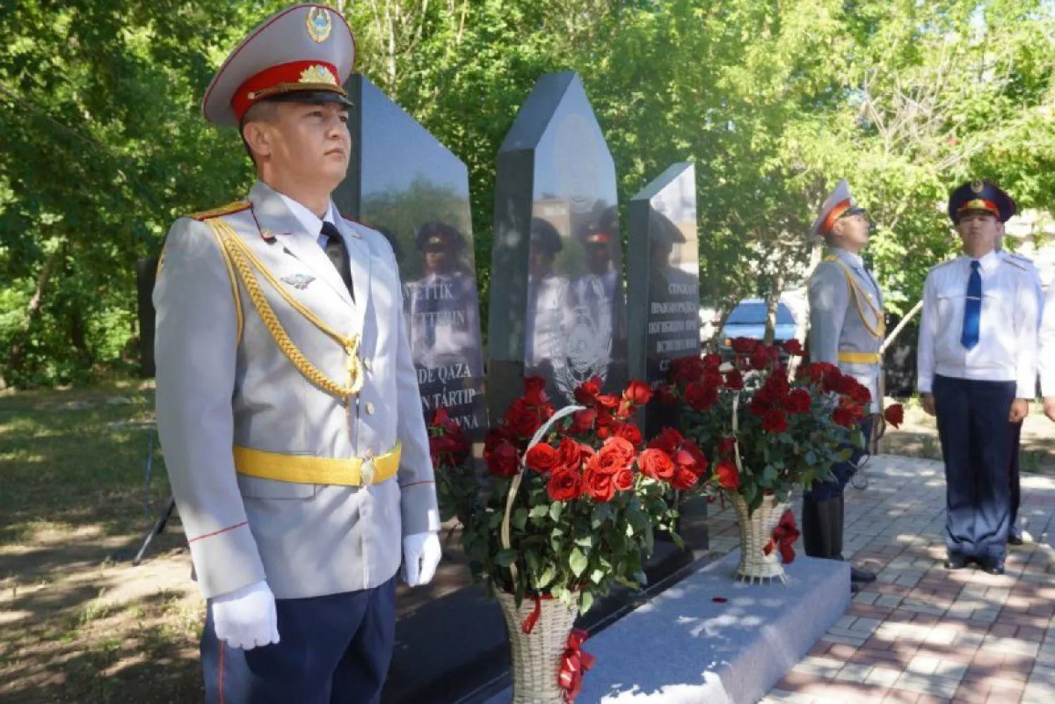 Столичные полицейские почтили память погибших коллег