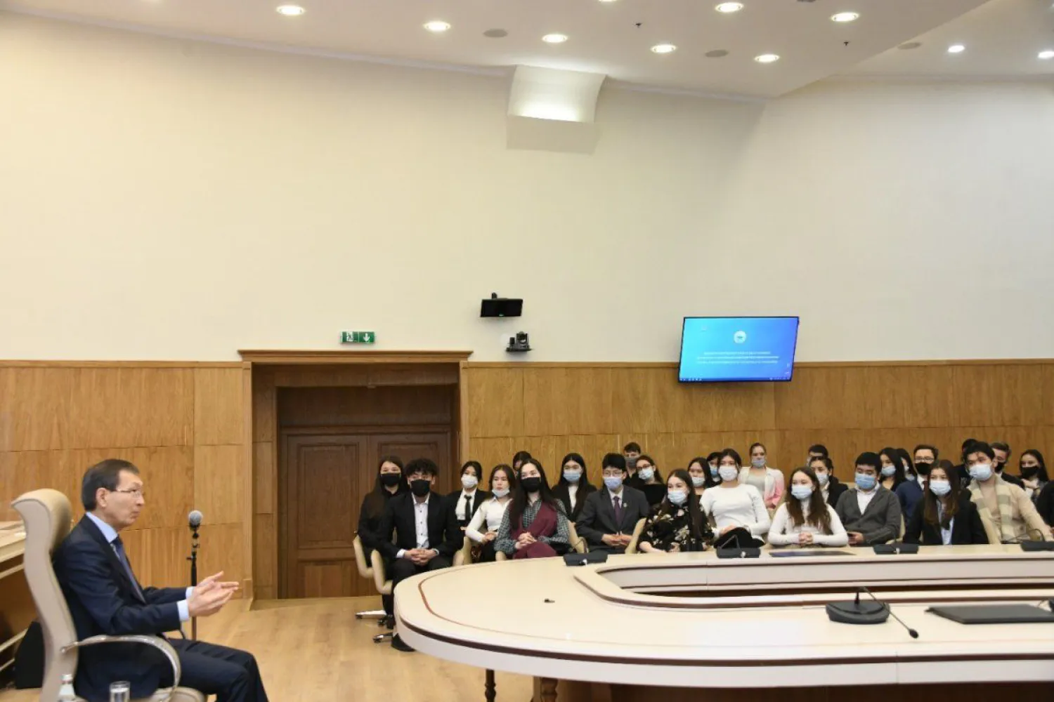 Председатель Центризбиркома встретился с представителями столичной молодежи