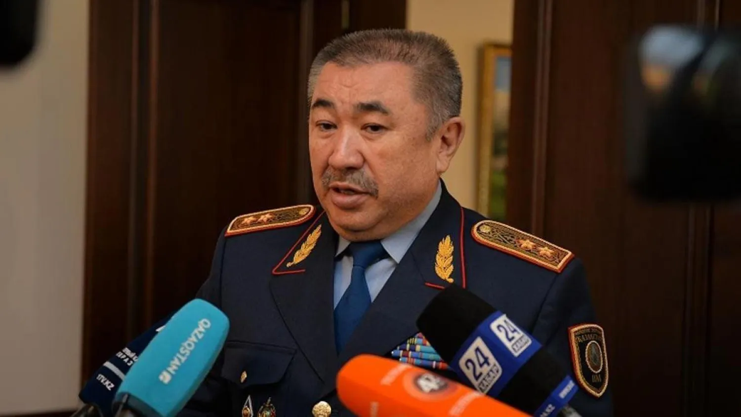 Тургумбаев - устроившие беспорядки были лучше организованы и вооружены
