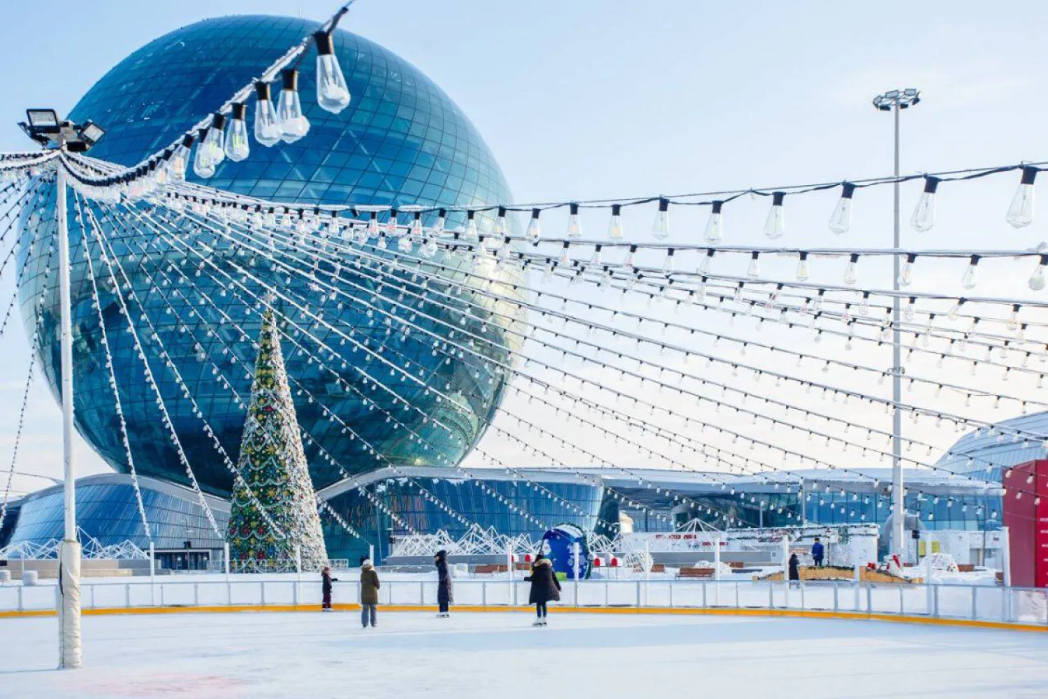 Бесплатный каток на 200 человек открыли на EXPO в Нур-Султане