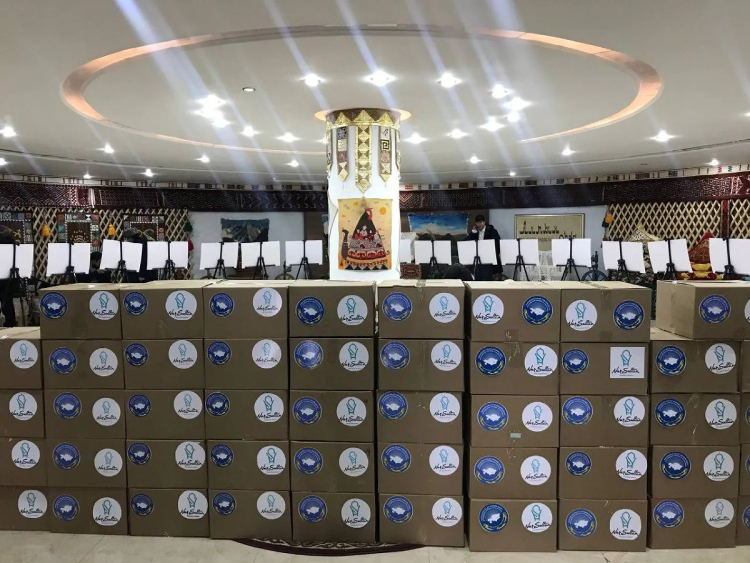 В столичном Доме Дружбы раздали 56 продуктовых корзин для нуждающихся