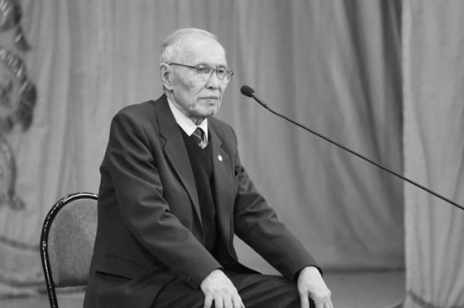 Назарбаев выразил соболезнования родным и близким академика Серика Кирабаева